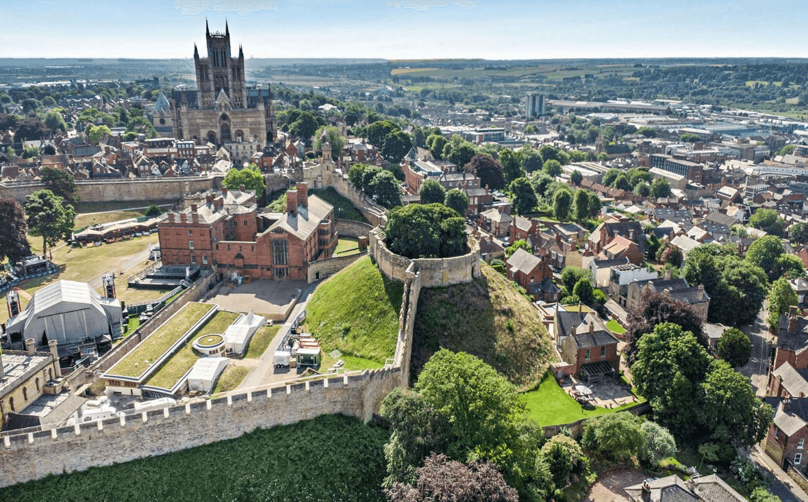 Castle Moat House - Savills